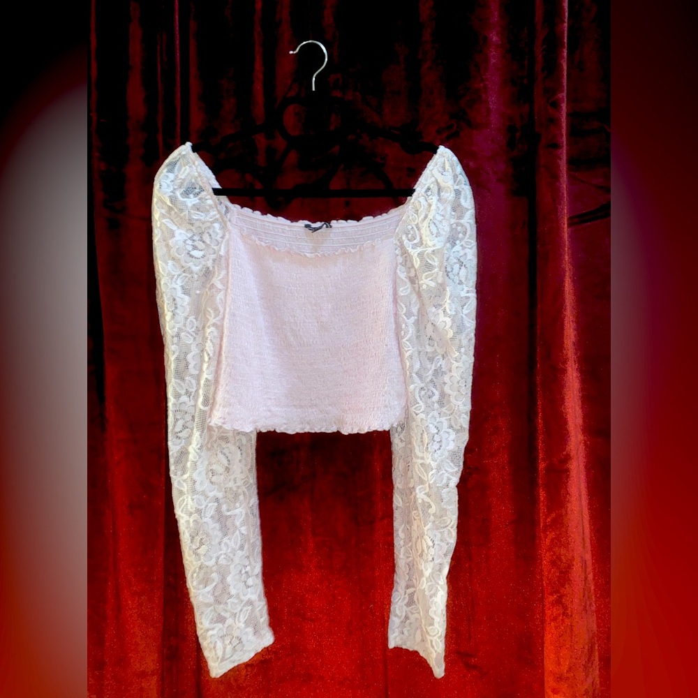 GUESS long sleeve lacy and ruched purple summer top